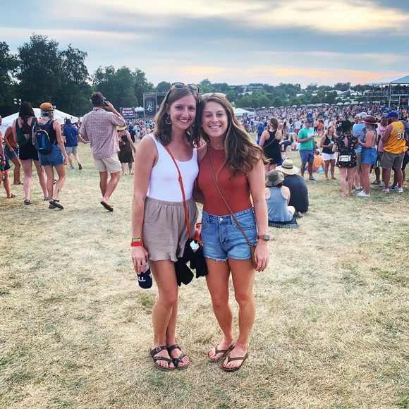 Meet your Posher, Kaitlen - Picture 3 of 5